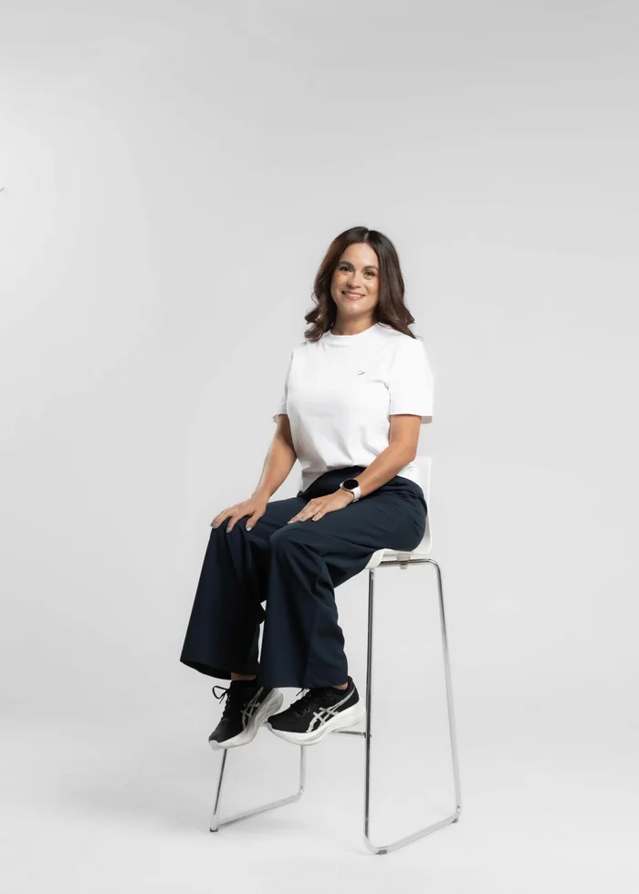 Dra. Nora Hernández en su consultorio